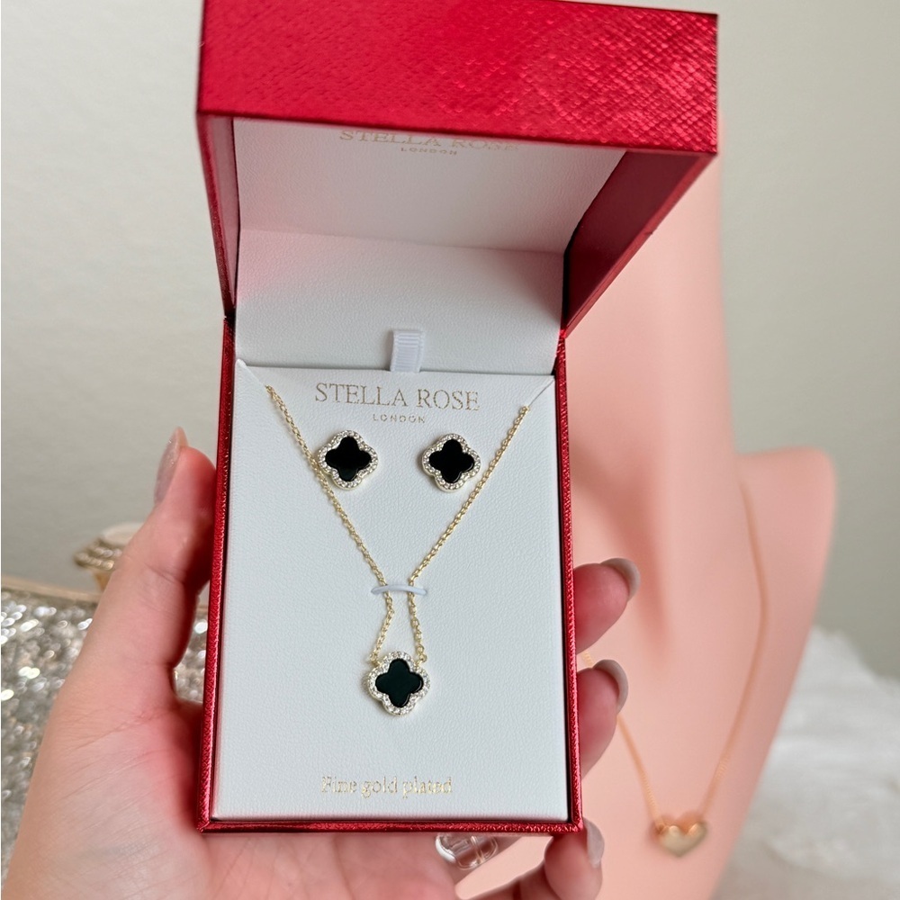 Gold Plated Black Enamel Elegant SET - Picture 4 of 7